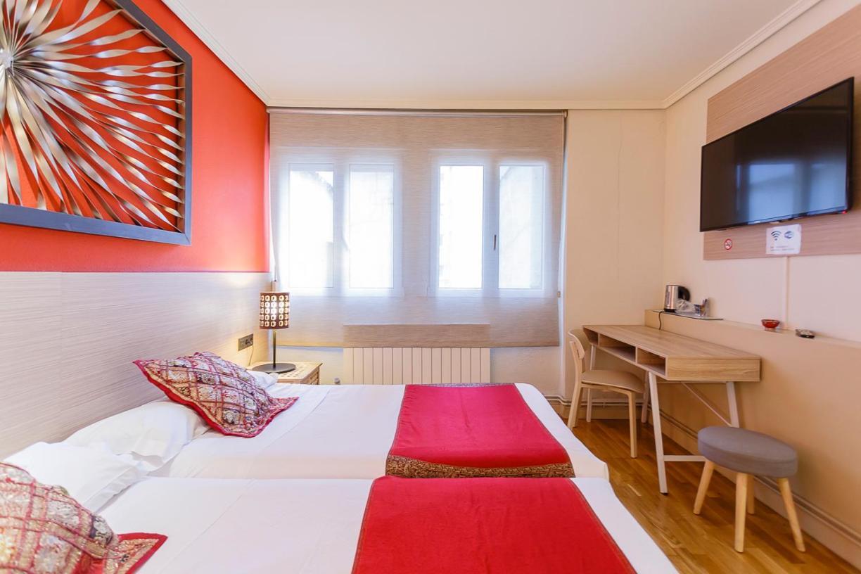 Hostal Rodas بنبلونة المظهر الخارجي الصورة